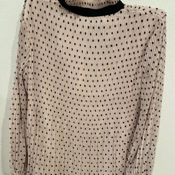NWT Max Studio women’s pleated Swiss dot necktie blouse size XS - Picture 3 of 7